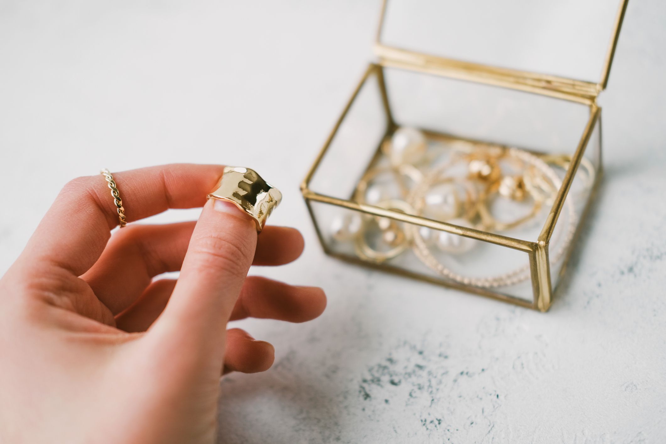 Discover ways to Clear Gold Jewelry and Décor and Protect It Shining