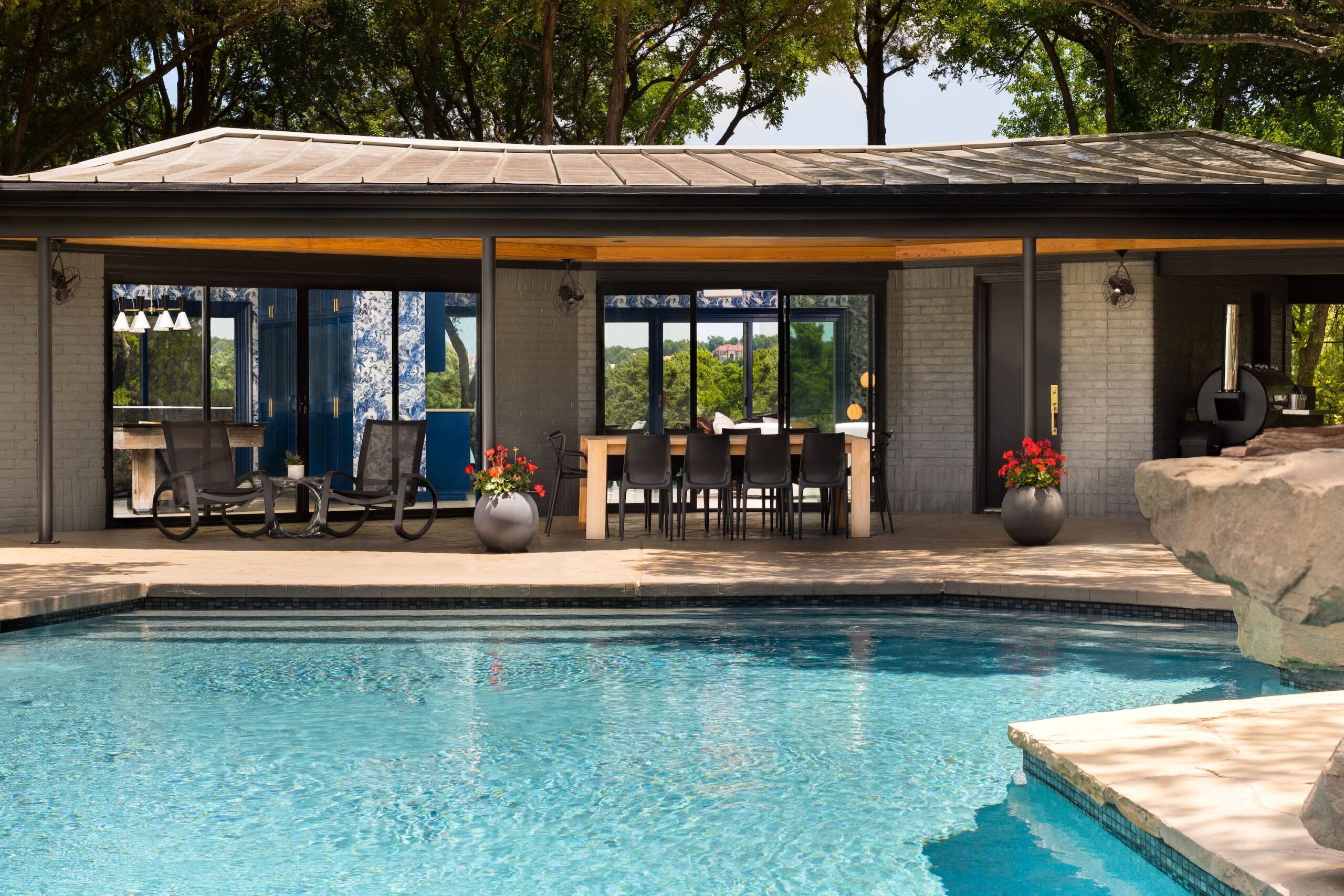 This Expertly Designed Pool Dwelling Is the Definition of Summer season Targets